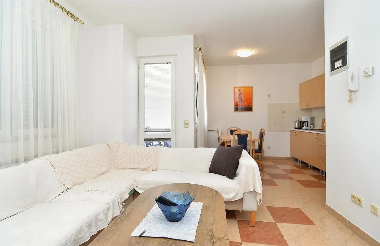 Apartments Martin 2224 Rovinj