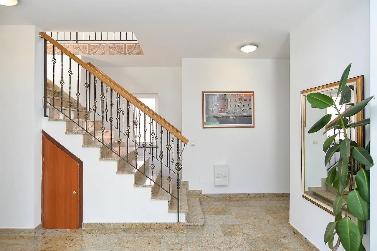 Apartments Martin 2224 Rovinj 0*,