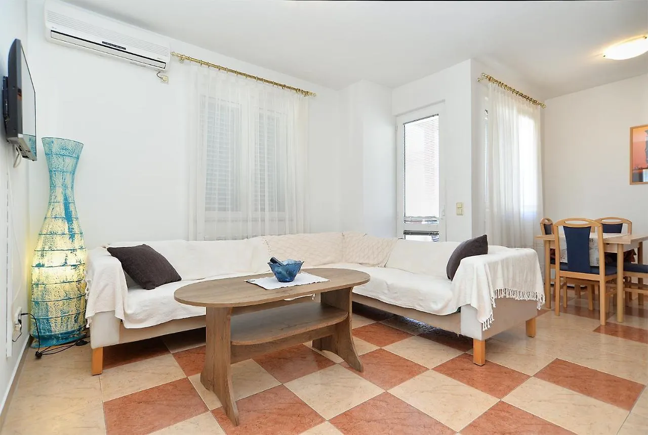 Apartments Martin 2224 Rovinj 0*,